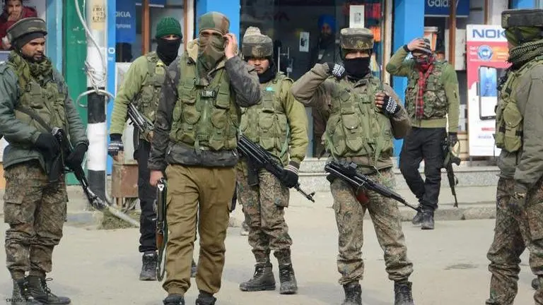 Sarvesh Mishra reporting from Kashmir
