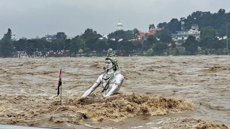 Sarvesh Mishra at Uttarakhand disaster, 2013