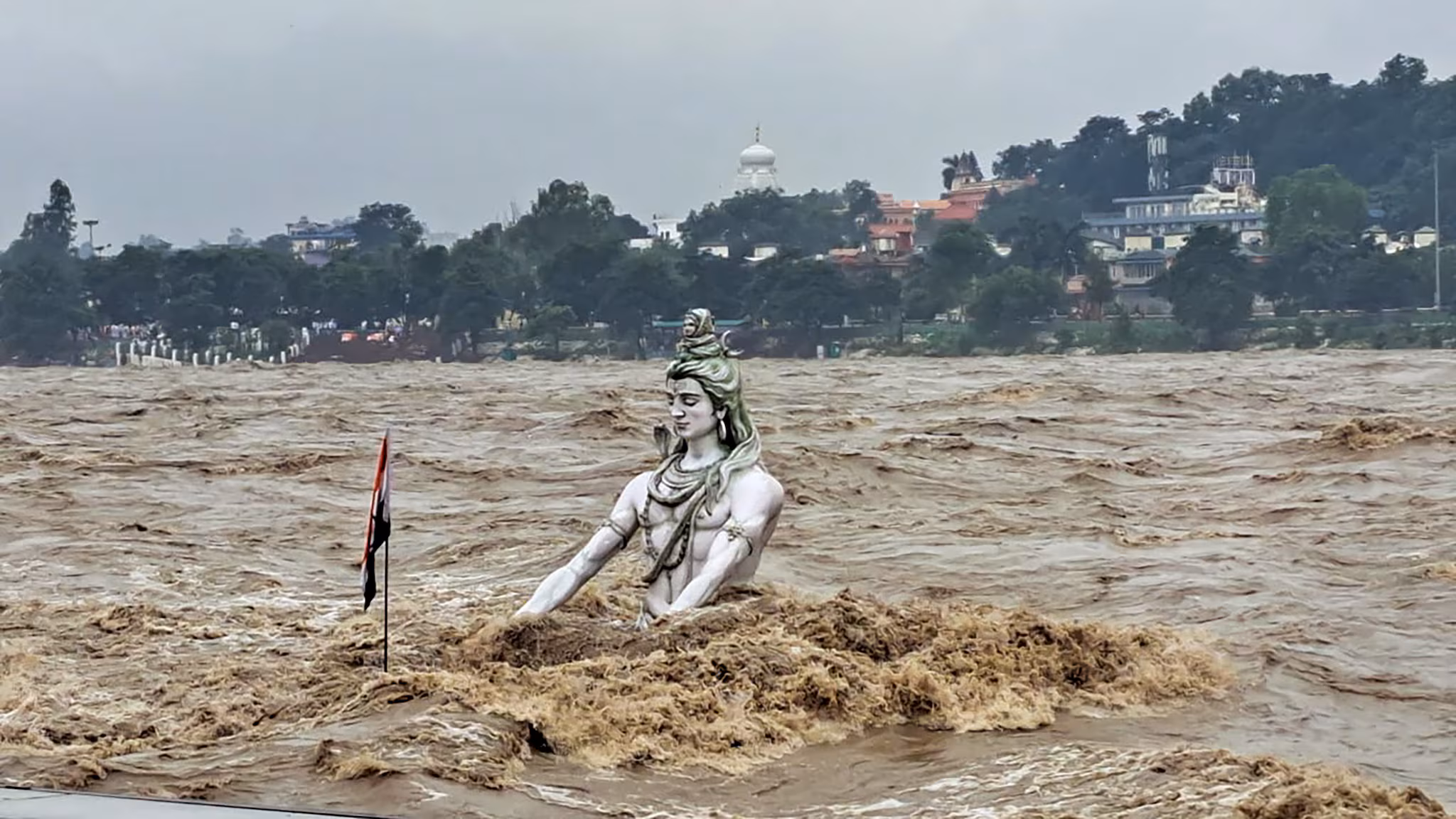 Sarvesh Mishra at Uttarakhand disaster, 2013