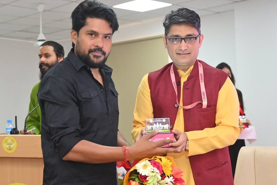 Sarvesh Mishra getting awarded at Ayodhya